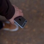 Do people steal phones in India while traveling